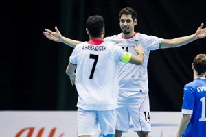 Uzbekistan…tan chảy, Iran chung kết với Nhật