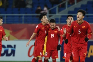 Bóng đá Việt Nam ẵm danh hiệu AFC, Futsal thì không