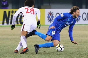 Diego Forlan ăn mày dĩ vãng là... sấp mặt