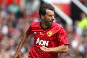 Van Nistelrooy đến Campuchia