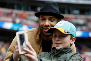 Henry muốn ‘tiếm ghế’ ông thầy Wenger