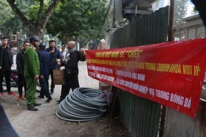 Công an yêu cầu cựu 'còi vàng' tháo băng rôn