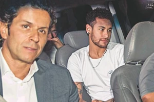 Siêu sao Neymar đã phẫu thuật thành công