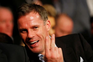 Sốc: Sky Sports “treo mồm” cựu danh thủ Jamie Carragher
