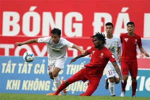 Xuân Trường lấy lại 1 điểm cho HA Gia Lai ở Lạch Tray