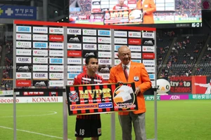 Chơi như Maradona, Chanathip ẵm giải cầu thủ xuất sắc 