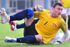 Thủ môn Đặng Văn Lâm, cứ vào tuyển Việt Nam là... chuẩn