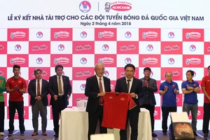 Ba đội tuyển VN đâu chỉ... mì gói mà còn nhiều thứ khác