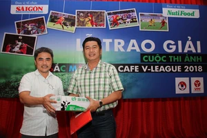 'Tranh chấp trên không' đoạt giải cao nhất 'sắc màu V-League'
