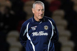 Tuyển Singapore mời 'Tam sư' về 'thuần phục sư tử'