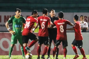 Á quân V-League thắng khó hạng nhất Long An