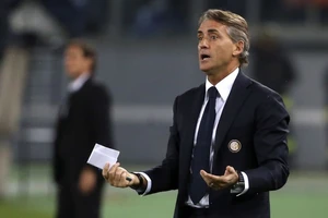 Mancini bỏ tiền 'mua' chửi bới