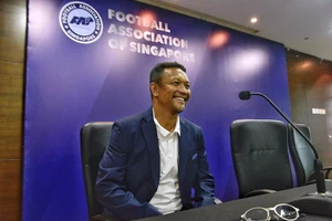 Huyền thoại Singapore đau đớn dẫn quân đá AFF Cup 2018