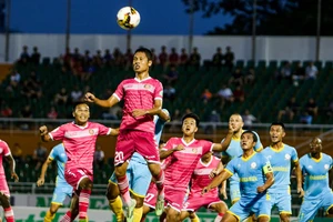 Ông Park tiếc nuối nhìn đồng nghiệp Tài Em vuột chiến thắng?