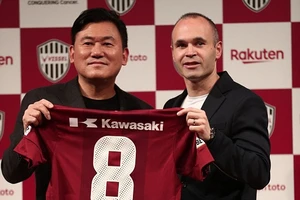 Chính thức đến Nhật, Iniesta nhận lương “cực khủng”