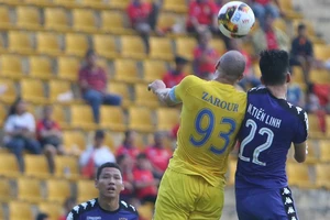 B.Bình Dương bất ngờ thua đau 