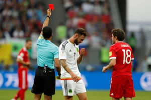 “Cái chết” ngây ngô của trọng tài FIFA trước World Cup 2018