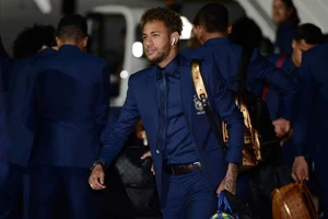 Neymar 'đốt nóng' mùa hè nước Nga