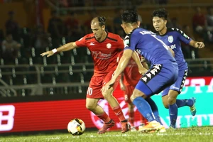 Phi Sơn “níu” một điểm cho TP.HCM trong ngày Kesley tái xuất