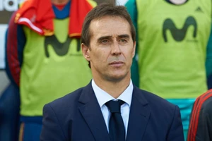 HLV tuyển Tây Ban Nha bị sa thải ngay trước thềm World Cup