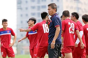 Khen ai khéo dựng Việt Nam-Thái Lan ở khai mạc!