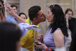 Phụ nữ Nga bị lạm dụng khi tuyển Nga thắng