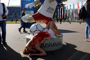 Chuyển động World Cup: Lại một vụ lao ô tô vào khách bộ hành