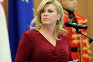 Thủ tướng Medvedev xem Nga - Croatia cùng Tổng thống Kolinda