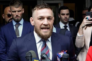 Sao UFC McGregor thoát tù tội