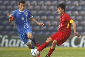 Chuyên nghiệp từ tấm vé, sao V-League không làm?