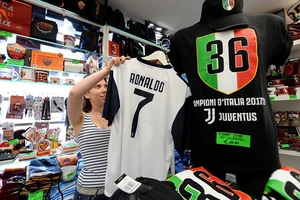 Nhà đài phát miễn phí trận “đinh” Tây Ban Nha, Ý trên Facebook