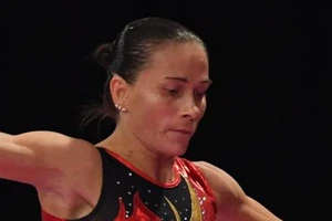 'Bà già gân' 43 tuổi ở môn thể dục dụng cụ Asiad 18