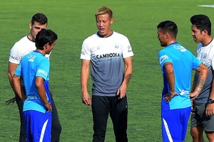 Siêu sao Nhật Bản lần đầu huấn luyện tuyển Campuchia