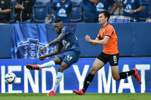 Đội bóng cũ Hoàng Vũ Sansom vô địch Thai- League sớm 3 vòng