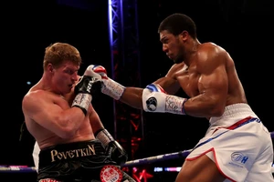 Anthony Joshua đánh bại Povetkin