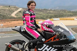 Sốc: Nữ VĐV vượt qua đồng nghiệp nam vô địch đua môtô thế giới