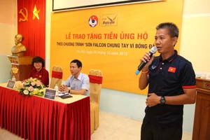 Thầy trò HLV Hoàng Anh Tuấn đã nhận 'doping tiền' tài trợ