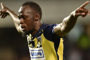 Đá giao hữu ghi 2 bàn, ‘vua điền kinh’ Bolt bị kiểm tra doping