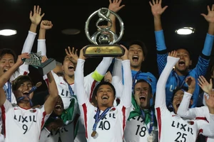 Chủ tịch FIFA chứng kiến cúp AFC ở lại với người Nhật