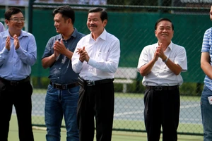 Doanh nghiệp và lãnh đạo tranh tài quần vợt