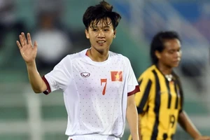 Đá phạt góc ghi bàn nhưng Korakod chưa bằng Tuyết Dung