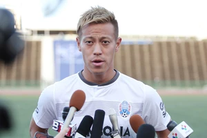 Danh thủ Keisuke Honda gặp rắc rối tại Campuchia