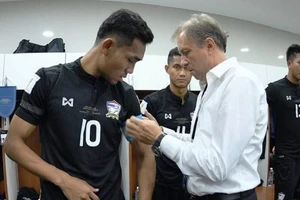 Chiếc băng đội trưởng của Dangda và lời 'đe dọa' từ Ấn Độ