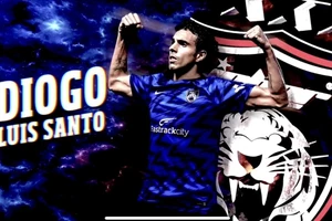 Hoàng tử Malaysia ‘giật’ tay săn bàn số 1 của tỉ phú Chidchob