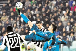 Ronaldo lại giành cú đúp giải thưởng