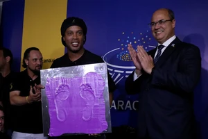 Kẻ 'làm nhục' hậu vệ đối phương đã in dấu chân huyền thoại