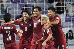 Thái Lan vào vòng 16 Asian Cup 2019 bằng 'cổng chính'