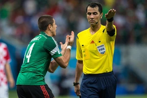 AFC phân công ‘trọng tài cứng’ bắt trận Iran-Iraq