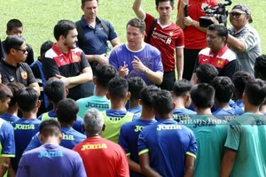 Cựu thần đồng tuyển Anh, Owen nói về 'kẻ thù' của bóng đá