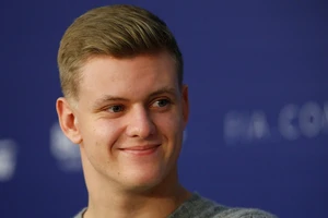 Con trai của huyền thoại… rất khổ